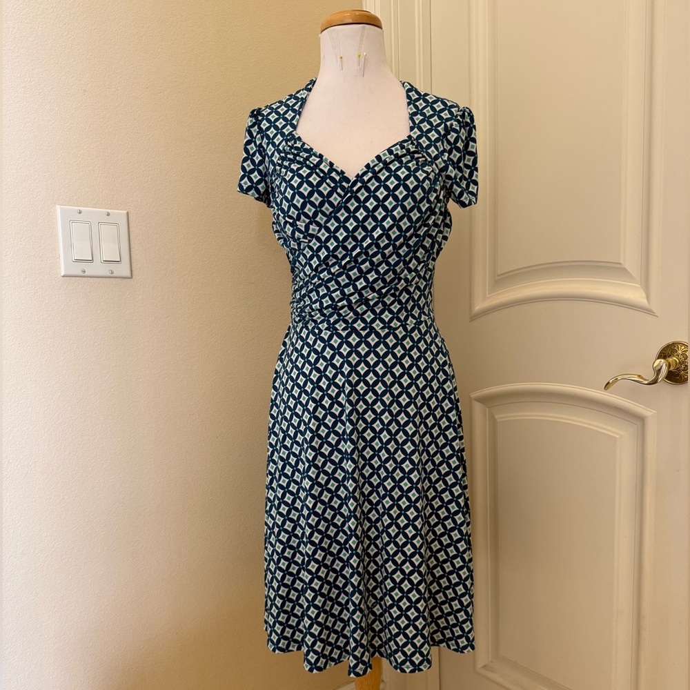 NWOT Leota Elegant Blue and White Patterned knit surplus wrap bodice Dress